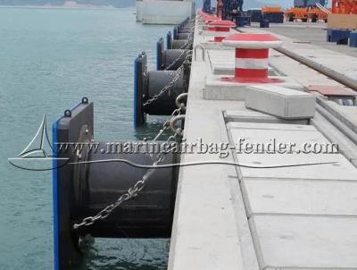 China Durable Marine Dock Rubber Fenders Customized With Stainless Steel Chain for sale