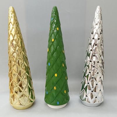 China Ceramic Delicate Gorgeous Gold Silver Green Ceramic Christmas Tree Shape Ornament For Christmas Indoor Home Decoration for sale