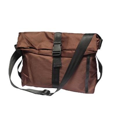 China Brown Carry European Shoulder Bag For Men Nylon Messenger Bag for sale