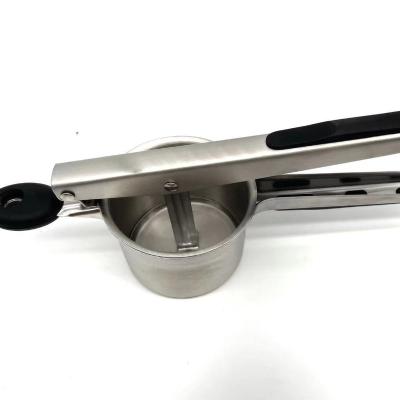 China Viable Hot Selling High Quality Kitchen Utensils Stainless Steel Potato Crusher Potato Vegetable Press for sale