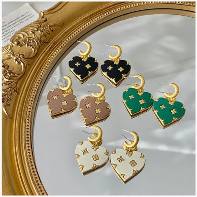 China Fashion Wholesale Custom Lady Brand Inspiration Earrings High Quality 2022 Designer Acrylic Earrings for sale