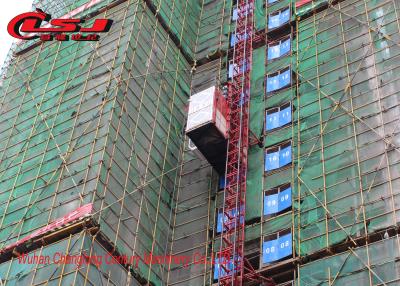 Chine grue de construction de cage de double de la capacité 2000kg pour le passager et les matériaux de levage à vendre