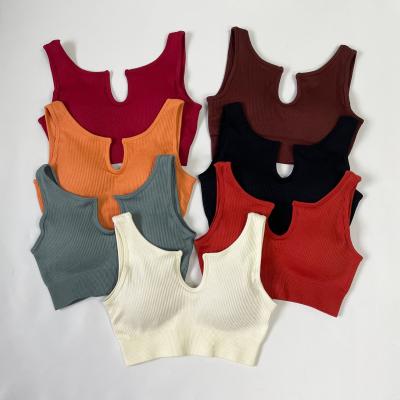 China Breathable Popular Seamless Yoga Clothes Vest U-Hip Yoga Women's Wire Lifting Fitness Shorts Sportswear Set for sale