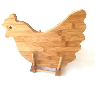 China Sustainable Animal Chicken Shaped Kitchen Bamboo Cutting Board For Sale for sale