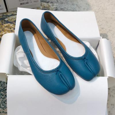 China 2022 light high quality genuine leather comfortable flats split toe slippers brand fashion ballet flat bottom loafers for sale