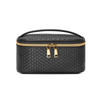 China Lady Hot Sale Makeup Bag Black Leather Cosmetic Bag Metallic Zipper Makeup Bag for sale