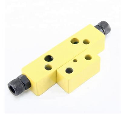 China China industry supplies plastic injection molding parts slip bolt latch lock for industrial for sale