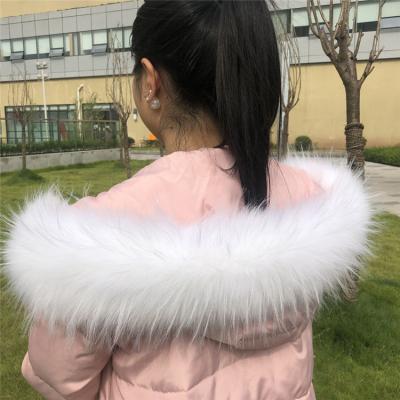 China Garment fashion and high quality fox furjumper with detachable Canada style fur collar ladies raccoon fur collars fur collars for sale