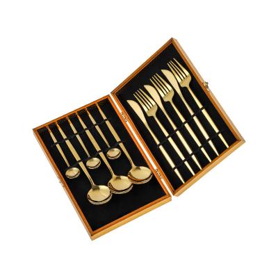 China Viable Portuguese 12pcs Gold Plated Stainless Steel Silver and Gold Cutlery Set Spoon Knife and Fork Set Dinnerware Set for sale