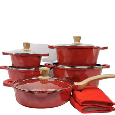 China Durable 12 pcs pressed cast aluminum cookware set durable nonstick kitchenware set design cooking pots with wooden handle for sale