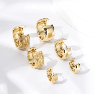 China Fashion Jewelry Romantic Gold Plated Circle Brass Earring Huggies Geometric Zircon Earrings Jewelry Women for sale