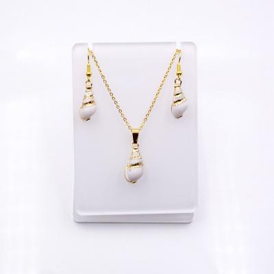 China Simple BOHEMIA Designs Hawaiian Jewelry Sets White Conch Shell Pendant Necklace And Earrings Gold Plated Fashion Jewelry Set For Women for sale