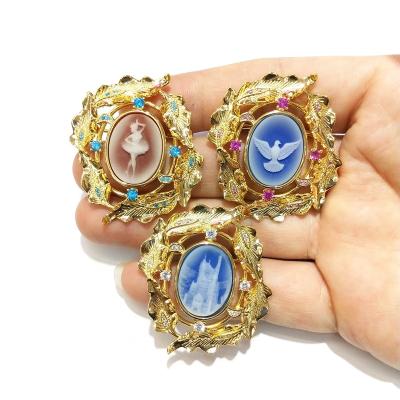 China Cameo Brooch Elegant Lady Scarf Agate Style Natural Agate Cameo Brooch Beauty Hat Bohemian Brooch Pins Eagle Unicorn Girl Castle Design Women Accessories for sale