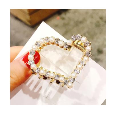 China Hair Rack Design 2022 Thick New 5cm Rectangular Rhinestone Middle Heart Pearl Clip Gold Metal Hair Claw Clips for sale