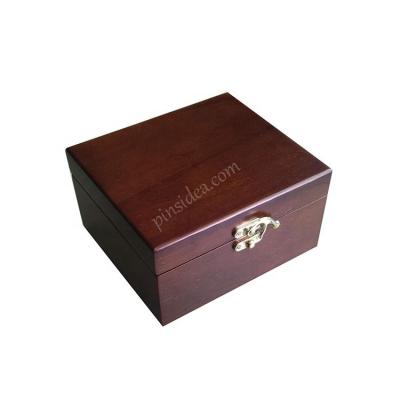 China High Quality Custom Stocked Household Pet Supplies Keepsake Collection Christmas Gift Packing Wooden Box for sale