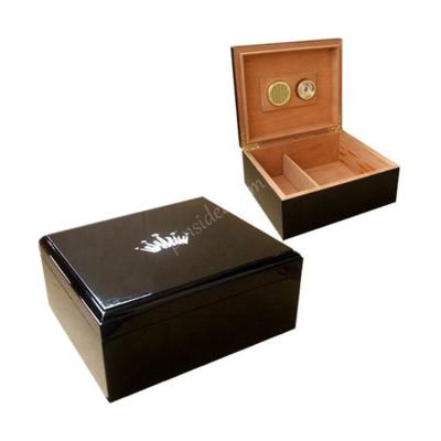 China Exquisite Solid Wood Cedar Black Paint Cigar Box Business Gift Custom Decal High Gloss Cigar Moisturizing Box for sale