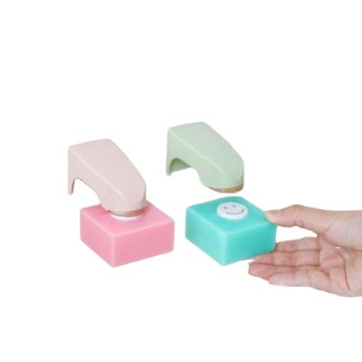 China Newest Design Soap Holder Creative Soap Box Sustainable Portable Magnetic Cheap Plastic Home Products Soap Box for sale