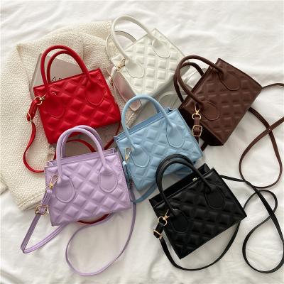 China Portable Mini Tote Bag Women 2023 New Fashion Embossed Messenger Bag Autumn Diamond Lattice Chain Bag Shoulder Handbag for sale