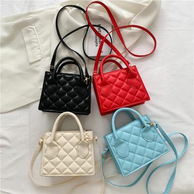 China Portable Hot Sale Small Square Chain Handbags Women Chain Messenger Purses Fashion Handbags For Ladies Fashion Bag for sale