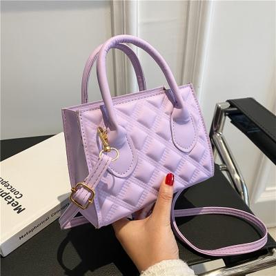 China 2023 Hot Selling Women's Small Square Chain Handbags Portable Chain Messenger Strap Purses Fashion Handbags For Ladies Women Custom Handbag for sale