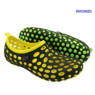 China New Design RW29562 Flat Unisex Garden Shoes Clogs Plastic Sandals Clogs Shoes for sale