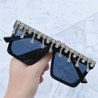 China Diamond sunglasses 2021 fashion new studded frame diamond sunglasses one-piece square sunglasses big for sale