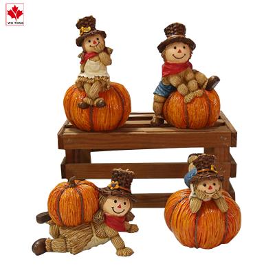 China Custom resin Europe harvest festival pumpkin figurines boys and girls desktop decoration for sale