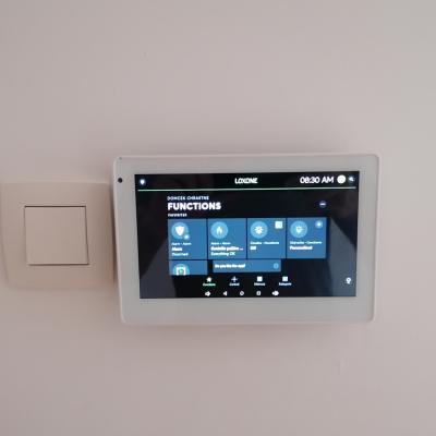 China Top Band Control 7 Inch Industrial LED Light Android Developed Tablet Support POE Wall Mount for sale