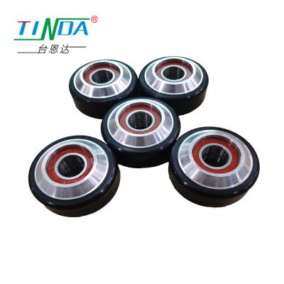 China Customized Aluminum Core Rubber Roller Wheel with Polyurethane Surface for sale