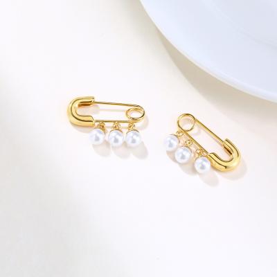 China Vintage Retro Hot Selling 2021 New Stainless Steel Exquisite Simple Personality Three Pearl Pin Gold Earrings for sale