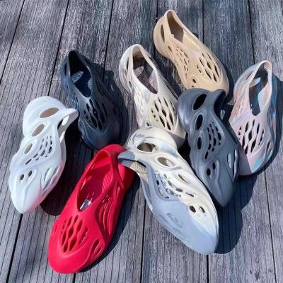 China Custom Brand Yeezy Damping Mixed Color Sandals Slippers Beach Cheap Shoes Stock for sale