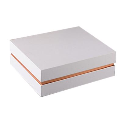 China Recyclable Rigid Cardboard Rectangle Gift Box Packaging With Lid For Clothes for sale