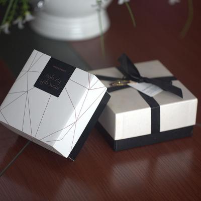 China Recyclable Sky And Earth Cover Recycled Gift Box Packaging With Ribbon Custom for sale