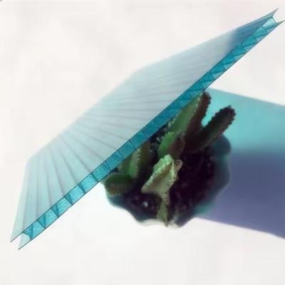 China Polykarbonat-Hohlblatt einfach verarbeitet und installiert Blau Polykarbonat-Hohlblatt / PC-Blatt Zwillingswand Polykarbonat Sie zu verkaufen