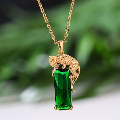 China 2022 suitable new sale of the bottoms like the hot cakes niche personality gold leopard sweater rectangular green o necklace pendant capacity of the chain for sale