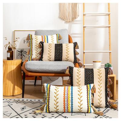 China Handmade Decoration Anti-static Home Cotton Tassel Adorned Cushion Cover Nordic Decor Bed Tile Custom Home Case for sale