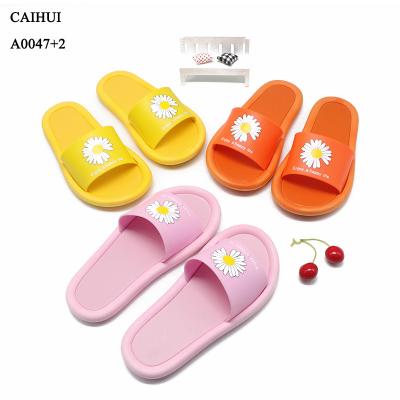 China Newest Waterproof Design Personalized Ladies Women Summer Chappal Beach Slide Slippers for sale