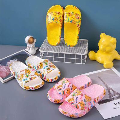 China Lovely flat original painting slides shoes cartoon children shoes slippers children slide slipper for sale