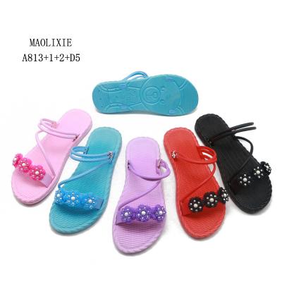 China Latest Anti-Smell Designer Manufacturers Flat Sandals Ladies Slippers Factory Women Slippers for sale