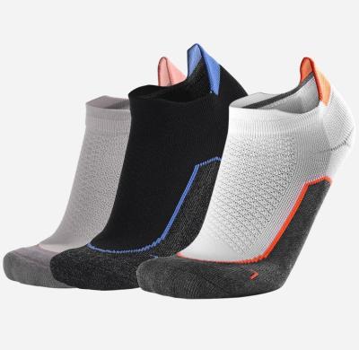 China Flexible Slim Fit Anti-Fault Low Hoops Gym Boat Unisex Training Socks for sale