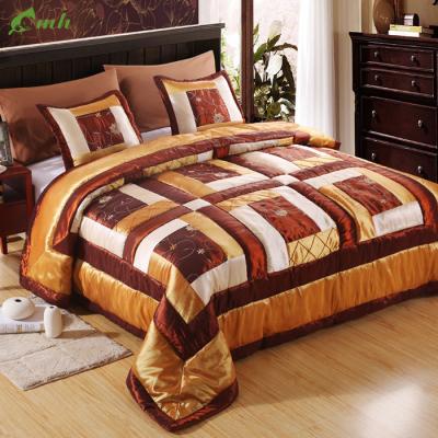 China Health Care Home Fashion Patchwork Quilted Bed Cover Polyester Geometric Bedspread Set for sale