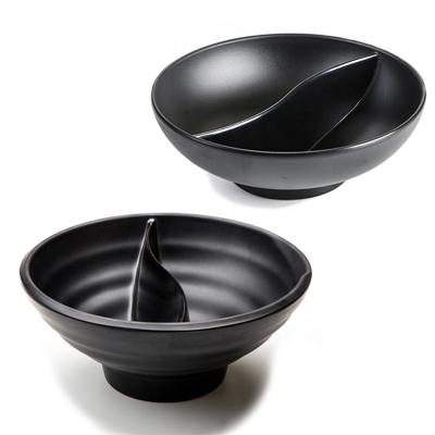 China 8.9 Inch Sustainable Japanese Korean Style Dinnerware Round Black Plastic Melamine Divided Bowl for sale