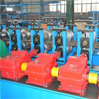 Chine Machine de formage de rouleaux pour garde-corps routiers 380V 50HZ 3 phases à vendre