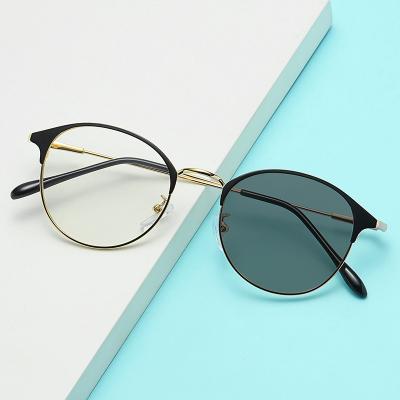 China Fashionable Hot Selling Vintage Round Shape Blue Light Color Anti Photochromic Glasses Changing Glasses for sale