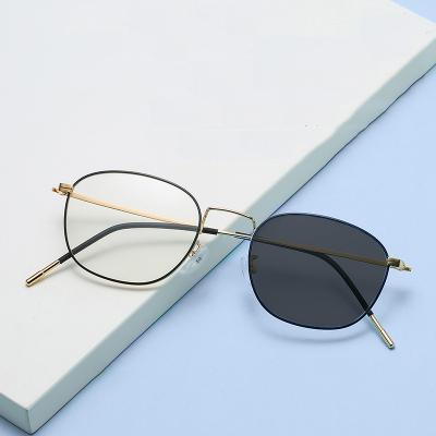 China Anti Wear Fashionable Metal Eye Square Fashion Optical Frame Blue Light Glasses Order Online Photochromic Blue Light Blocking Glasses for sale