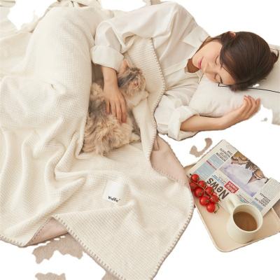 China Anti-Static Home Decoration Soft Waffle Weave Blanket Polyester Blanket Warm Winter Blanket for sale