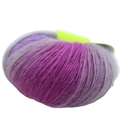 China New 100% Natural Popular Viable Wool Yarn Roving Yarn For Hand Knits Fancy Woolen Yarn for sale