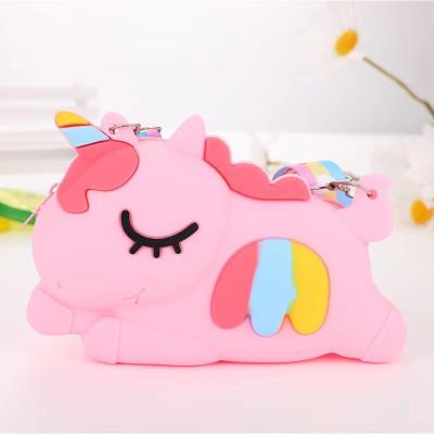 China Birthday Gift Bag Toy Students Kids Present Kawaii Crossbody Bag Cute Shoulder Bag Cartoon Animal Silicone Makeup Bag for sale