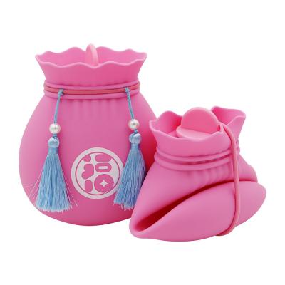 China Mini garrafa de água quente com tampa de malha Saco de água quente de silicone para alívio de dor de estômago Crames menstruais à venda