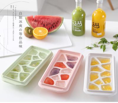 China Silicone TPR Material Composition 13.5*13.5*15cm BPA-Free Ice Cube Tray with Detactable Head Right for sale